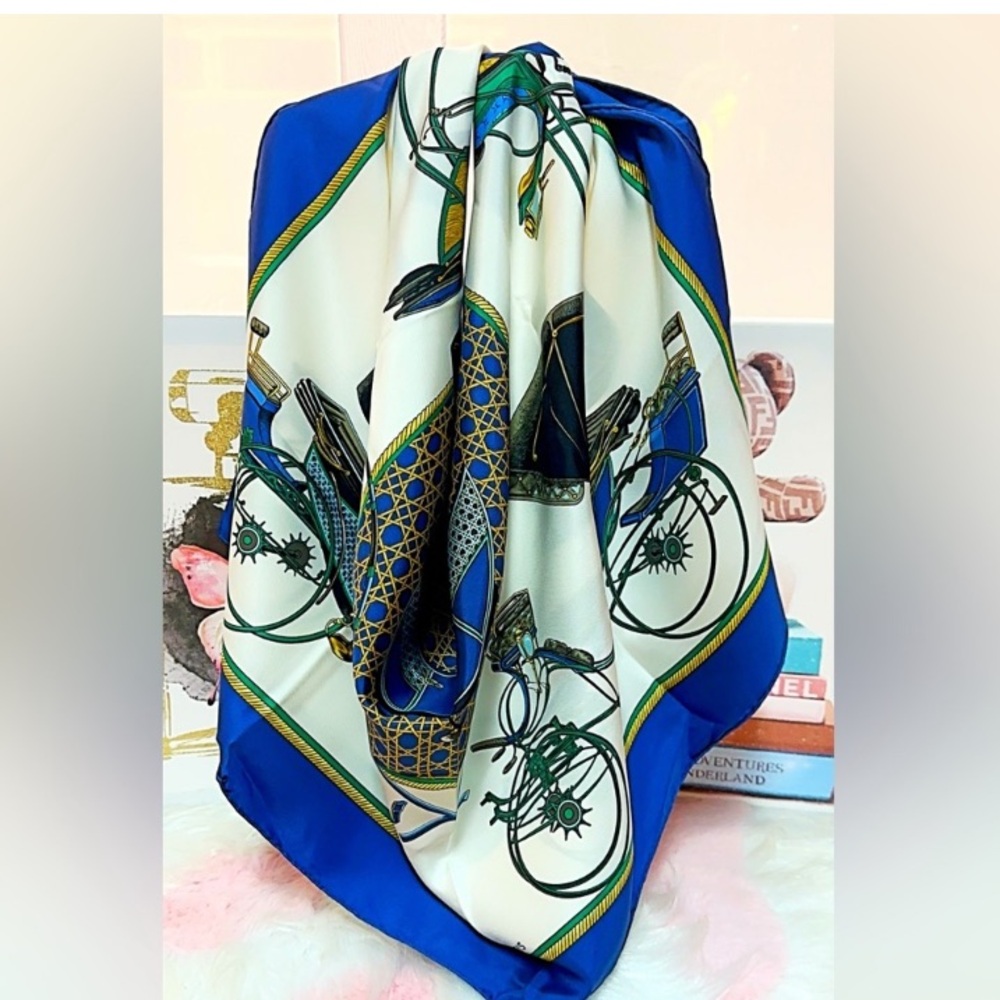 Hermès Silk Scarf –“La Térée” by Françoise de la Perrière | Paper Bag included - Picture 4 of 13